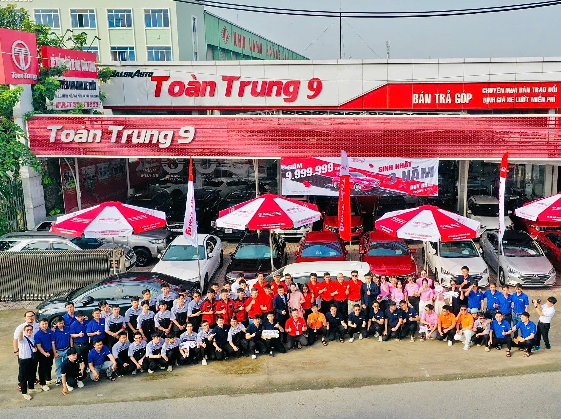 Đội ngũ và showroom Toàn Trung