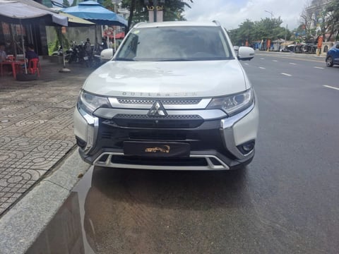 Mitsubishi Outlander CVT 2021 1